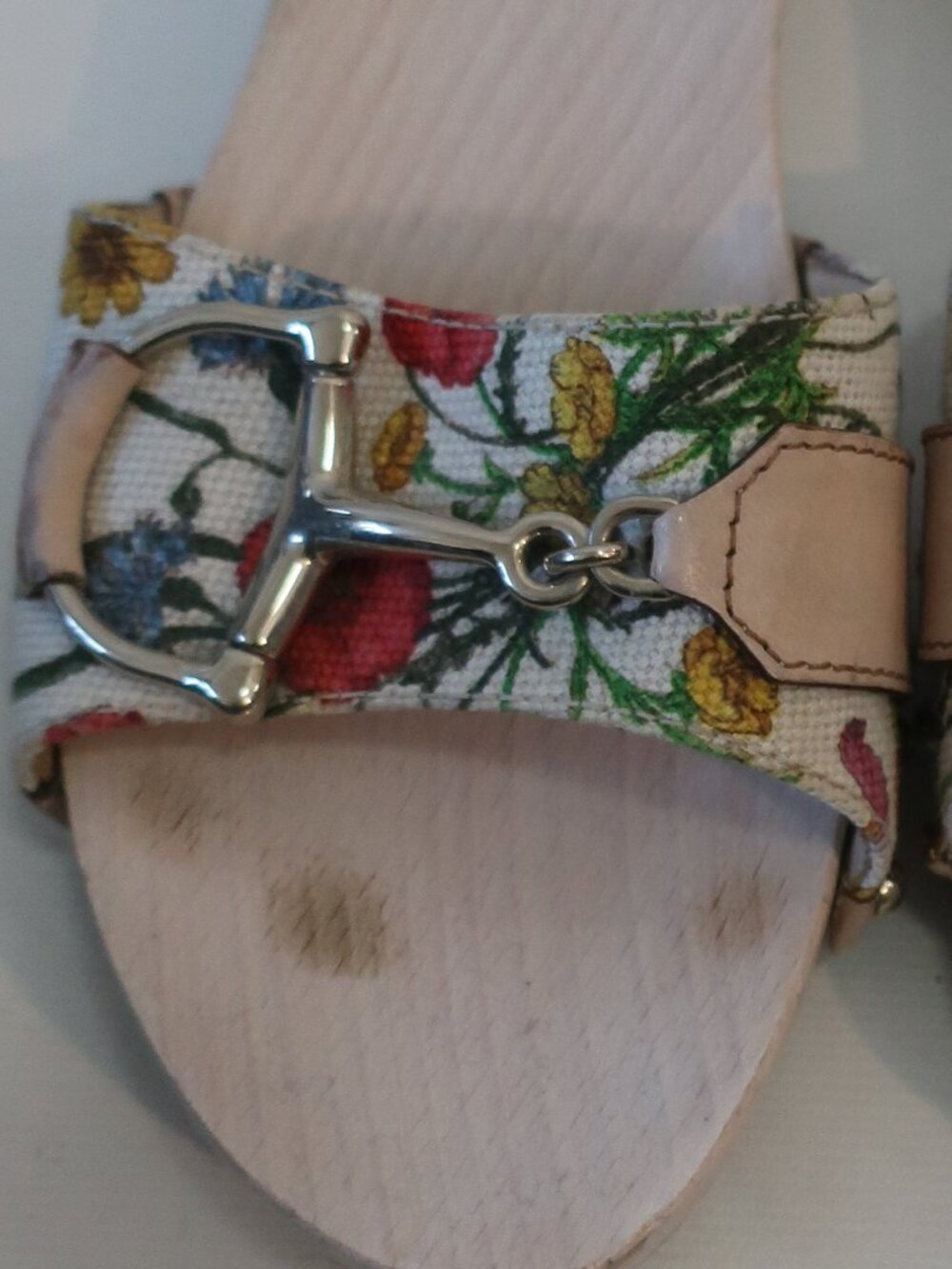 Women Gucci Beige Floral Canvas Horsebit Sandals W/Wooden Heels 7 - Picture 8 of 8